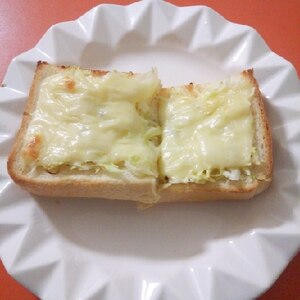 キャベツのコールスローのチーズトースト